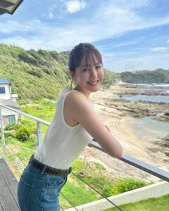 Reina Triendl Instagram - オフショット🩵 因みに、普段から愛用しているのですが、 ワイヤレスブラ(3Dホールド)のおかげで着る服のバリエーションがすごく増えた✌︎ 今年はたくさんノースリーブ着たいなぁって思ってます✌︎ 夏、楽しもう🍉😋 #もちろん #全身ユニクロ🫶