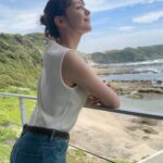 Reina Triendl Instagram - オフショット🩵 因みに、普段から愛用しているのですが、 ワイヤレスブラ(3Dホールド)のおかげで着る服のバリエーションがすごく増えた✌︎ 今年はたくさんノースリーブ着たいなぁって思ってます✌︎ 夏、楽しもう🍉😋 #もちろん #全身ユニクロ🫶