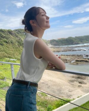 Reina Triendl Instagram - オフショット🩵

因みに、普段から愛用しているのですが、
ワイヤレスブラ(3Dホールド)のおかげで着る服のバリエーションがすごく増えた✌︎

今年はたくさんノースリーブ着たいなぁって思ってます✌︎

夏、楽しもう🍉😋

#もちろん
#全身ユニクロ🫶