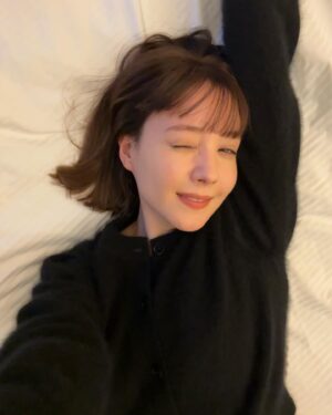 Reina Triendl Instagram - 「OUT OF ORDER」
仙台公演初日無事に終えました☺︎

舞台は毎日いろんな発見があって楽しい。。
明日も楽しみです!

因みに何枚目かに写ってるのは舞台のグッズ☺︎使えそうなエコバッグに、ハンカチ。

みなさまぜひゲットして
観にいらしてください🙌