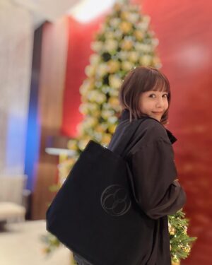 Reina Triendl Instagram - 「OUT OF ORDER」
仙台公演初日無事に終えました☺︎

舞台は毎日いろんな発見があって楽しい。。
明日も楽しみです!

因みに何枚目かに写ってるのは舞台のグッズ☺︎使えそうなエコバッグに、ハンカチ。

みなさまぜひゲットして
観にいらしてください🙌