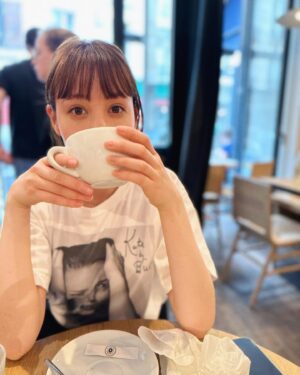 Reina Triendl Instagram - 夜9時で
この明るさ🇫🇷

🍃