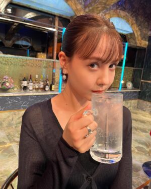 Reina Triendl Instagram - みなさん大雨大丈夫ですか🌧️？

今夜放送の
「人志松本の酒のツマミになる話」
に出演させていただきます🍻

お時間ありましたら
ぜひ☺️。