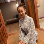 Reina Triendl Instagram - 旅色の撮影で兵庫県へ☺️ 楽しかった〜! 撮影中、キャベツチップのUFOキャッチャーにも挑戦💪 結局取れなくて、買いました☺️びっくりするほど美味しかった〜😋