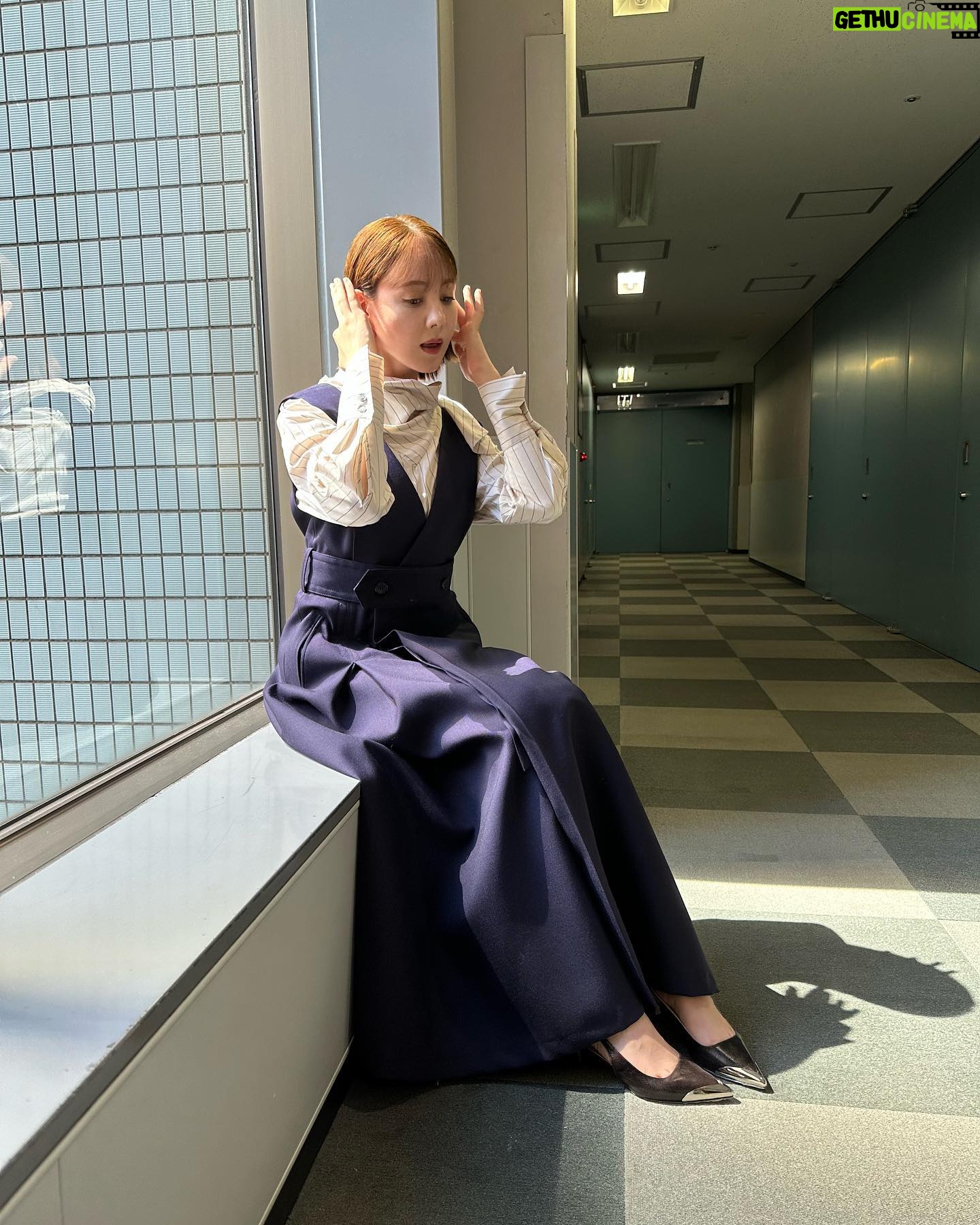Reina Triendl - 18.4K Likes - 鳥取県から梨が届きました🍐
二十世紀梨はシャッキっとしていて、瑞々しくて、大好き!皮ごと丸かじりもおいしいんですよ♡
もう10年毎年送ってくださっていて、
本当にありがたいです☺️
湯梨浜町、また行きたいなぁ。
2枚目以降は、ひるおびのお衣装🍂
秋っぽい♡ まだまだ暑いけど、
今日から9月ですもんね。