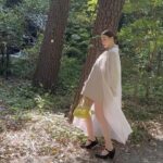 Reina Triendl Instagram - PRADA MODE🩵 東京都庭園美術館にて庭園を舞台に、建築、アート、音楽を満喫してきました☺️ 晴れていて、気持ちがよかった〜! このpradaの洋服もとっても好み☺️☺️ #PRADAMODE