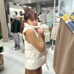 Reina Triendl Instagram – 「UNIQLO LifeWear Exhibition 2023FW in TOKYO」に遊びにきました🤎

ダウンは軽くて、さらにフワフワに進化していたし、重ね着したい秋冬の服がたくさんでした♡

楽しかったなぁ〜😊

「UNQLO CREPE」のキッチンカーもあるらしいのです😋😚

この日着ている服ももちろん全身ユニクロ。
水色とブラウンを合わせるの大好き！

この日のメイクも載せてみたから、
最後まで見てみてください🧸

#UNIQLO 
#LifeWear　
#UNIQLO2023FW
