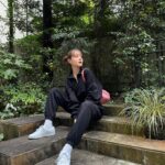 Reina Triendl Instagram - 🏃‍♀️🌿 ローラちゃんが作った スウェット着てみた🌿 ピンクバッグはユニクロ❤︎