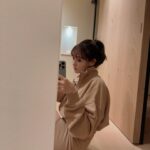 Reina Triendl Instagram - 🏃‍♀️🌿 ローラちゃんが作った スウェット着てみた🌿 ピンクバッグはユニクロ❤︎