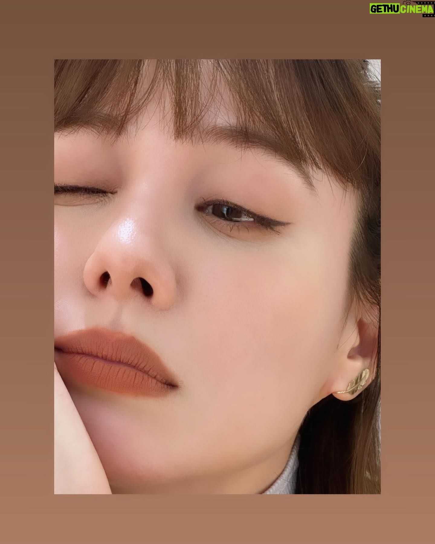 Reina Triendl Instagram - 「UNIQLO LifeWear Exhibition 2023FW in TOKYO」に遊びにきました🤎 ダウンは軽くて、さらにフワフワに進化していたし、重ね着したい秋冬の服がたくさんでした♡ 楽しかったなぁ〜😊 「UNQLO CREPE」のキッチンカーもあるらしいのです😋😚 この日着ている服ももちろん全身ユニクロ。 水色とブラウンを合わせるの大好き! この日のメイクも載せてみたから、 最後まで見てみてください🧸 #UNIQLO #LifeWear #UNIQLO2023FW