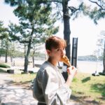Reina Triendl Instagram - なに食べてるかわかるかな？♡ 子供の頃から大好き。 おやつだったり、たまぁに朝ごはんに出たこともあったっけ。 なつかしい☺️