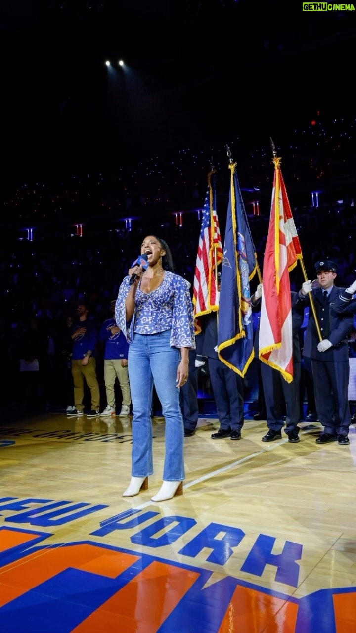 Renée Elise Goldsberry Instagram - Traded a heart felt #anthem performance for court side seats @thegarden last night! Got so excited when the @nyknicks won, I decided to do a bad and unsolicited encore performance…🤦🏽♀️🤣… Cuz we’re still in this thing, baby! And cuz the way @juliusrandle30 celebrates with his family is just beautiful! Thx for indulging me @nickkroll and my dearest @misanita79 ! #knicksfan4life ! @takishahair ! Thought I was doing this one on my own, but… You showed up! And showed out! MVP!