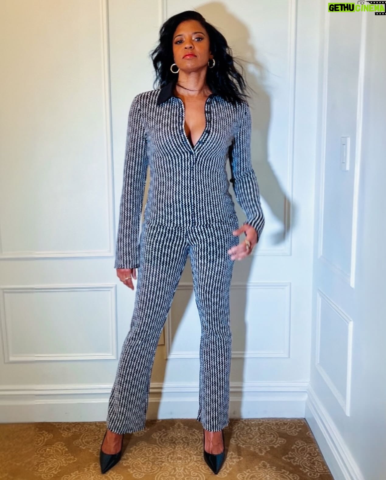 RenΓ©e Elise Goldsberry Instagram - Sequins and stripes for #Girls5Eva Eve! Season 3 drops tomorrow on @netflix! π: @sarahslutsky π: @billieegene ππΎββοΈ: @derickmonroe Look I πͺ‘: @michaelkors π‘: @tamaramellon π: @sethicouture @grownbrilliance π: @michaelkors Look II πͺ‘: @ragandbone π‘: @tamaramellon π: @grownbrilliance π: @brandonblackwoodnyc #netflix #girls5eva #press #returnitytour #nyc