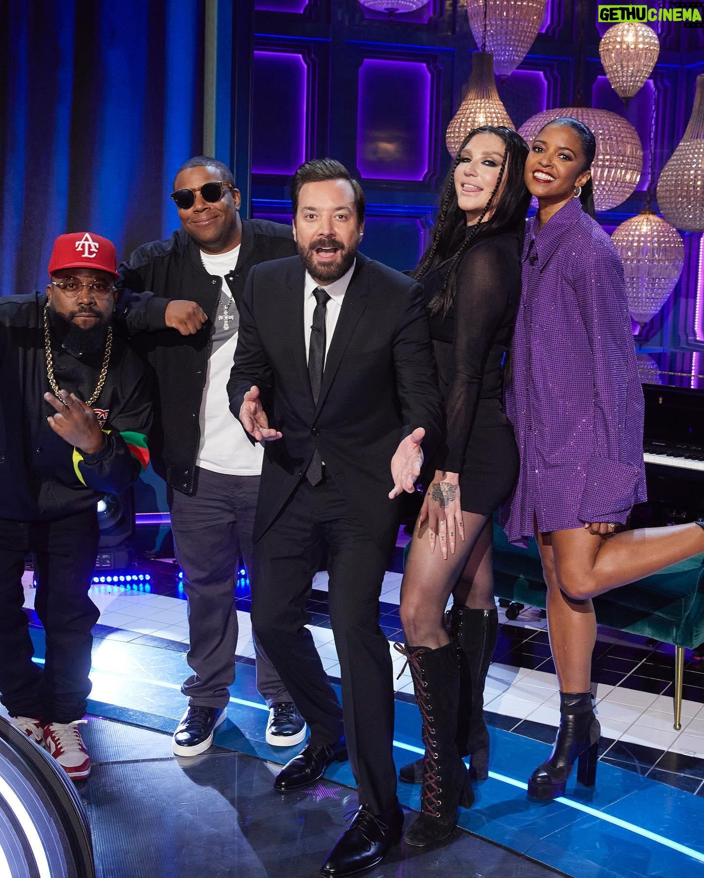 Renée Elise Goldsberry Instagram - I was so afraid to do #ThatsMyJam… Did it anyway. Watched it last night, and the only thing I’m not proud of is my maniacal laugh when we won. 🤦🏽♀️🤣 •Full episode streaming on @Peacock Thank you… @Fallontonight @iiswhoiis @Bigboi @Kenanthompson And my brilliant style team: @theoriginalhairwhisperer @autumnmoultriebeauty @Sarahslutsky -who knew the set would be purple?!