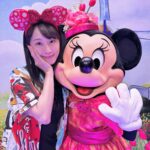 Rena Matsui Instagram - 東京ディズニーランドでミニーちゃんとグリーティング💕✨ いい加減ちゃんとしたカメラを買うべきか悩み中。