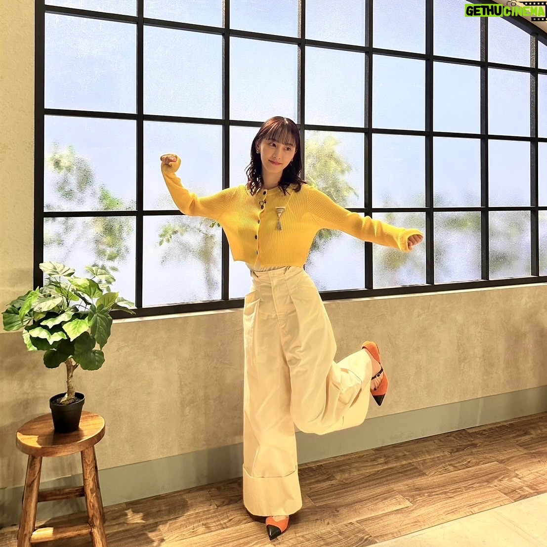 Rena Matsui Instagram - 5月16日(木) · 21:30 – 21:55 NHKEテレ「すてきにハンドメイド」に出演しています! 刺しゅう作家 atsumiさんの作品と共にお話を聞かせていただきました。 刺繍って無限の可能性があって楽しそう!そう思える回でした。お楽しみに✨ cardigan,pants @lanvin_en_bleu_womens jewelry @osewaya_official @agete_official shoes @dianashoespress