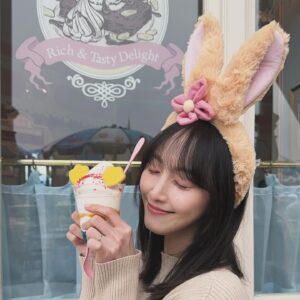 Rena Matsui Instagram - アイスクリームコーンのスペシャルサンデー🍨
マンゴーの味がしっかりして美味しかったぞ！！

📷@ainyan_0302