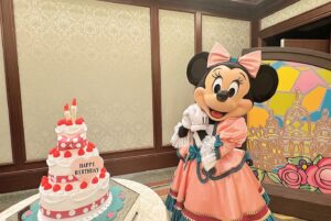 Rena Matsui Instagram - 🎂✨🧚

思い出投稿
あいにゃんのお誕生日をお祝いしたセレブレーションダイニング🩷
あいにゃんの大好きなミニーちゃんにとお友達にお祝いに駆けつけてもらいました💕🥺