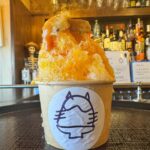 Rena Matsui Instagram - #氷屋kitsune　@kitsune.0917 🥕🍧キャロットケーキ チャイシロップがベースで氷がすっきりしていて食べやすい！ にんじんのピューレにクリームチーズの組み合わせが酸味と甘味のバランスがバッチリで、そこにラムレーズンのアクセントがたまらない、、、。 🍌🍧バターソテー バナナとキャラメル(まかない氷) キャラメルシロップとミルクシロップのベース。 上にはバターソテーしたバナナと、ほろ苦さが抜群の美味しさの生キャラメルソース。 あともう一口！もう一個！と後を引く美味しさ🥺 サイズ感がかわいすぎて、子猫を見る時と同じ声が出ます。 次はいつ行こうかな✨ #かきごおりすと　#かき氷