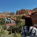 Rena Matsui Instagram - 写真がありすぎるのでまだまだ投稿続くカリフォルニア旅。 carslandはラジエータースプリングスの世界そのままで、 ラジエター・スプリングス・レーサーは驚く仕掛けがたくさん！ 作品が好きであればあるほどここから出られないじゃないかと、エリアの造り込みに唸る私。 ライドのシステムを知ることでアトラクションがさらに面白くなる貴重な体験もして、このアトラクションがお気に入りになりました。 #DisneyCaliforniaAdventure #CaliforniaAdventure #adventurebydisney