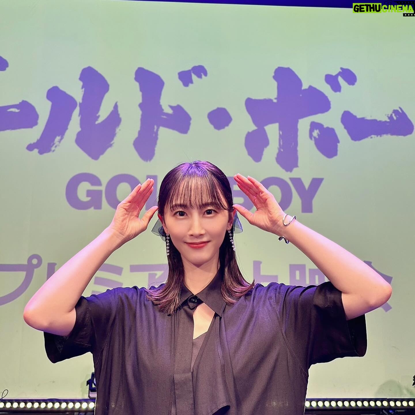 Rena Matsui Instagram - 映画『ゴールド・ボーイ』のプレミアム上映会でした。 同時生配信もあり、全国の劇場でご覧いただいた皆さん、会場にお越しの皆さん、ありがとうございました。 映画はいかがだったでしょうか? ネタバレ禁止ですので多くは語れませんが、まさか!!がたくさんある作品になっております。 2024年3月8日公開です。 2月26日には名古屋のミッドランドスクエアシネマで試写会があります。 なんとFC会員さんは抽選で50名様のご招待もありますので、皆さんぜひご来場いただけると嬉しいです! 3枚目は最近覚えたポーズです。やるとマネージャーさんがまたそのポーズって感じの顔をします笑 ほら、覚えたことを繰り返すのって大事だから、ね。 (髪型めちゃくちゃ可愛くしてもらったから、もっと寄りで撮れば良かった😭)