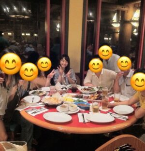 Rena Matsui Instagram - 『世界ふしぎ発見！』最終回ご覧いただきありがとうございました。
なんとラストにトップ賞という事で、長年ゲットできなかったクリスタルひとしくんを手にしました🥺(過去のトップ賞もちゃんととってあります✨)
ミステリーハンターとして10年前にWDWとTDRのレポート、去年はイギリスの魔法の歴史をレポートさせていただけたことは一生忘れない素晴らしい思い出になっています。
ふしぎ発見のスタッフの皆様はいつ行ってもあたたかく迎えてくださり、特に一緒にロケを行ったクルーの皆さんとは本当に楽しい時間を過ごすことができ好きが溢れて最後の収録で会えた時、跳びあがってしまうほど笑

まずは38年お疲れ様でした。
またふしぎ発見に会える日を楽しみしています！