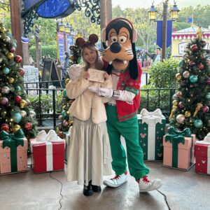 Rena Matsui Instagram - YouTubeにて香港ディズニー旅行の2日目をアップしました。
グリーティングにアトラクションにショーにグルメと大満喫！
楽しすぎて早くまた香港行きたいよー🥺
#香港ディズニー
#hongkongdisneyland