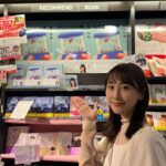 Rena Matsui Instagram – たくさんの書店さんに伺い、ご挨拶とサイン本の作成をさせていただきました。
直接書店員さんとお会いし、作品の感想を聞くことができるこの時間をこれからも大切にし続けていきたいと思います。
エッセイを大きく取り扱っていただきありがとうございます。
FC版も追加でサイン本を作りましたので、販売をお待ちください！
#私だけの水槽