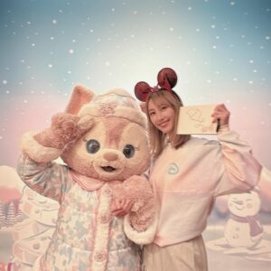 Rena Matsui Instagram - YouTubeにて香港ディズニー旅行の2日目をアップしました。
グリーティングにアトラクションにショーにグルメと大満喫！
楽しすぎて早くまた香港行きたいよー🥺
#香港ディズニー
#hongkongdisneyland