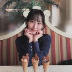 Rena Matsui Instagram - シャーウッドガーデンのランチタイム。 今季限定のアイスクリームの盛り付けが可愛い❤️ バニラはミルク感、チョコは濃厚、ストロベリーはフレッシュなイチゴを感じられてあっという間に完食。 📷 @yoshidasan.disney 💘✨