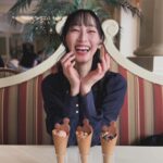 Rena Matsui Instagram - シャーウッドガーデンのランチタイム。 今季限定のアイスクリームの盛り付けが可愛い❤️ バニラはミルク感、チョコは濃厚、ストロベリーはフレッシュなイチゴを感じられてあっという間に完食。 📷 @yoshidasan.disney 💘✨
