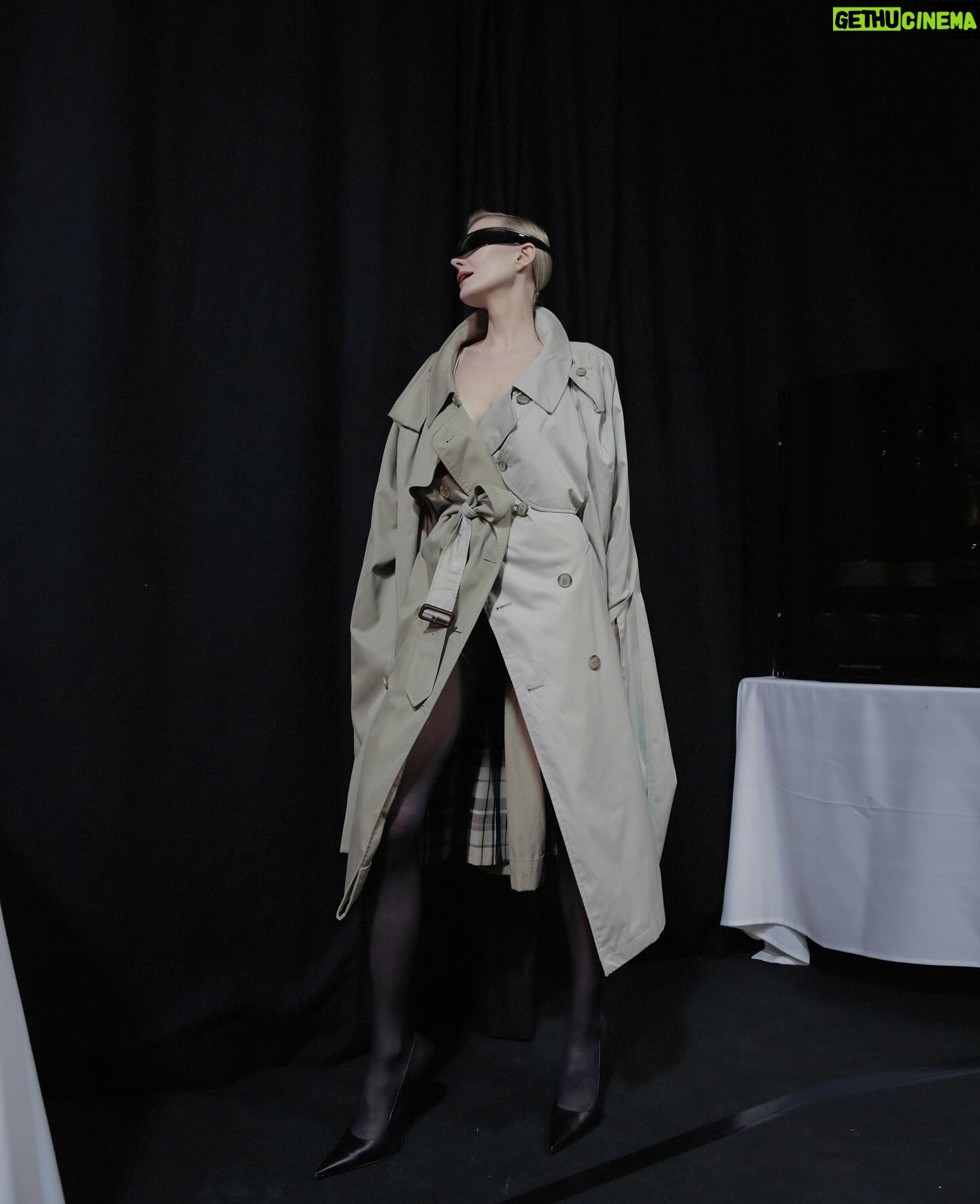 Renata Litvinova Instagram - glasses as the main protection …. Очки, как главная защита) @balenciaga