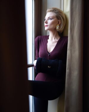 Renata Litvinova Instagram - returned to Paris to play « Cactus » @cactuslapiece @theatre_hebertot