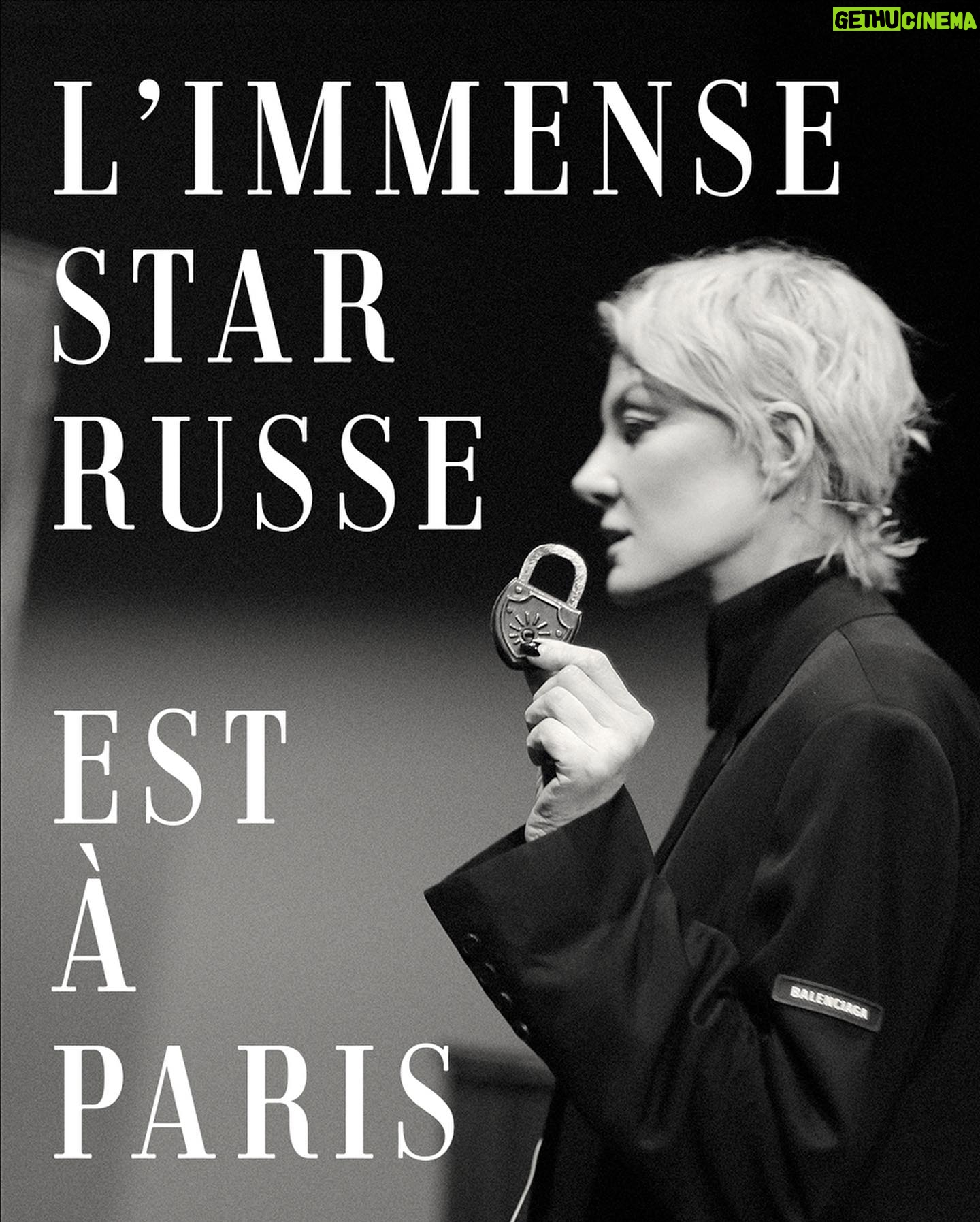 Renata Litvinova Instagram - Renata Litvinova, une des figures du cinéma et du théâtre russe, présente le 25 février et le 17 mars « Le cactus » au Théâtre Hébertot. Reconnue pour ses talents de réalisatrice, scénariste, actrice et productrice, Renata Litvinova accompagnée de Éric Laugerias, Elena Terenteva et Teymuraz Glonti, présente une pièce qui met en scène une femme prénommée Elle. Elle fait sa valise et attend d’aller voir son bien-aimé, mais il ne l’appelle pas... il est parti vers une autre... mais il est impossible d’abandonner quelqu’un comme elle : une magicienne qui peut voler, guérir... et qui sait aimer ! Credit font ©️ Slobodan Jelesijevic Credits photos ©️ Aset Geroeva