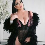 Renee Graziano Instagram - It has taken me a very long time to be comfortable in my own skin so please, don’t mistake my confidence for arrogance or conceit. I’m just respectfully feeling gooodddd about me that’s it👅👅 #reneegraziano #sober #sexy #mobwives #mobicon #italian #siciliangirl #happy #smile #fyp #instagood #instadaily #freedom #iamher Photos by @hunterheather