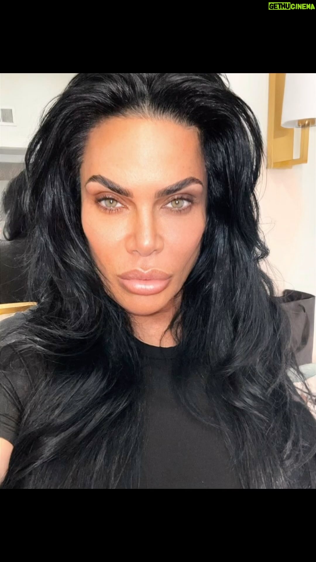 Renee Graziano Instagram - It’s ok to tell yourself you are gorgeous from the inside out! Tell yourself you deserve better than what you had before. Tell yourself you are one of one And that GOD made no mistake when he made you! Because you are special and beautiful all day every day!! #reneegraziano #mobwives #greeneyes #eyebrows #beautiful #godmade #sober #journey #healthandwrllness