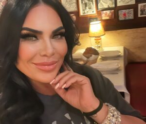 Renee Graziano Instagram - Uptown baby Uptown baby we gets down baby!! Monthly standing reservations at #RAOS has always been 1 of my sister Lana’s greatest flexes 🍝🇮🇹🍝 #family #reneegraziano #grazianogirls #delisousfood #sisters #family #happy #sober #love #eatitalian #spicysicilian