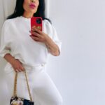 Renee Graziano Instagram - Intoxicating, not intoxicated!! . Bag @stephsluxecloset Jogger @zara Sneakers @kurtgeiger Jewelry @mobcandyjewelry