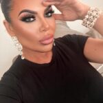 Renee Graziano Instagram - I am her!! @thebeautysuiteny 😍😍😍#reneegraziano #mobwives #icon #mobbedup #living #makeup #hair #smile #sober #lifestyle . . Hair by @tonzimacaroni Mua @thebeautysuiteny 😍😍😍 Jewelry by Renee for my new line coming soon #GlamMaGold #GlamMaGoodies #GLAM