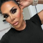 Renee Graziano Instagram - I am her!! @thebeautysuiteny 😍😍😍#reneegraziano #mobwives #icon #mobbedup #living #makeup #hair #smile #sober #lifestyle . . Hair by @tonzimacaroni Mua @thebeautysuiteny 😍😍😍 Jewelry by Renee for my new line coming soon #GlamMaGold #GlamMaGoodies #GLAM