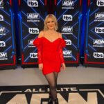 Renee Paquette Instagram - Don’t let this background fool you. Me and my red frock will see you tonight on Rampage!! 🎁🎄