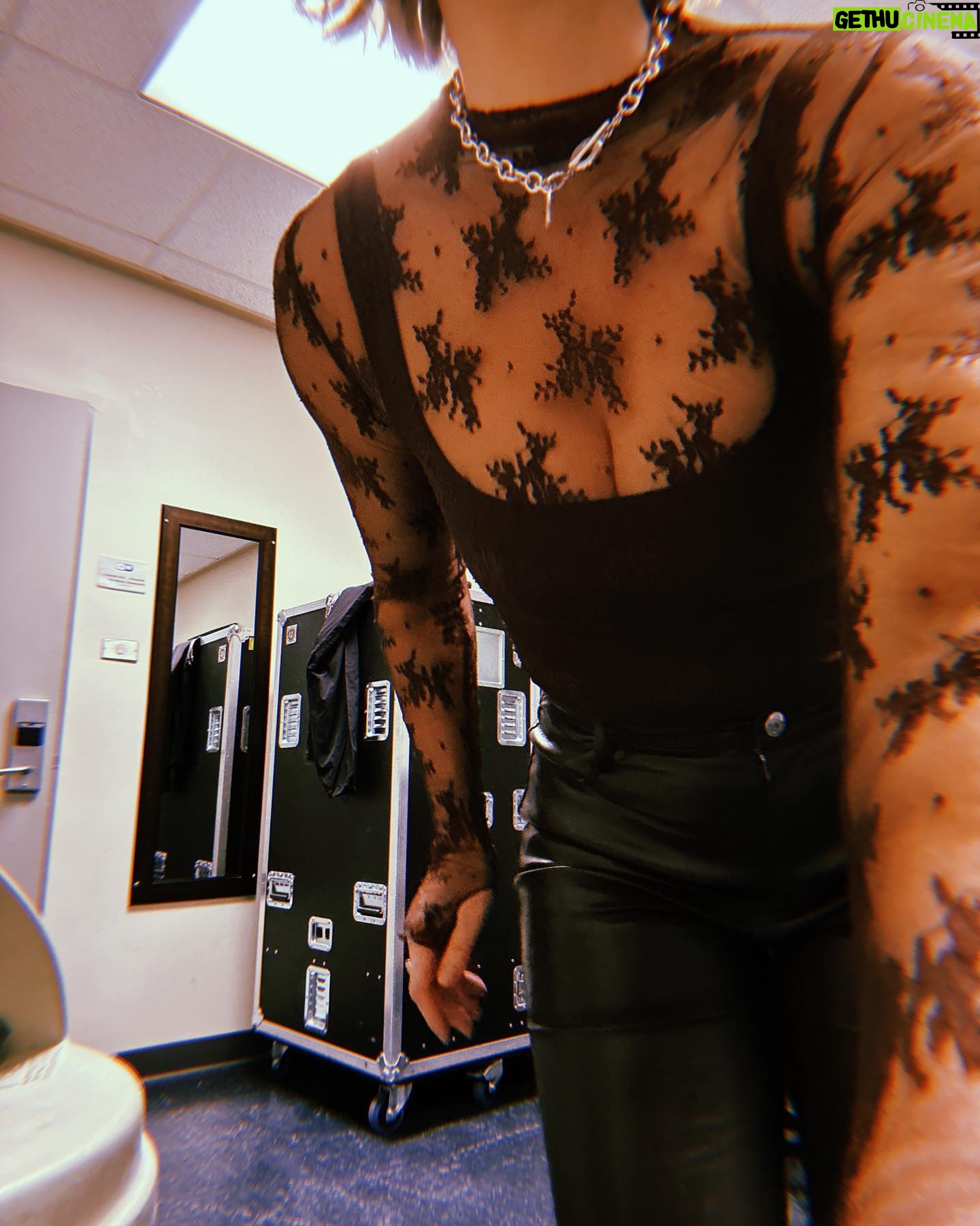 Renee Paquette Instagram - Just a girl trying to get a shot of her outfit once the room is empty.