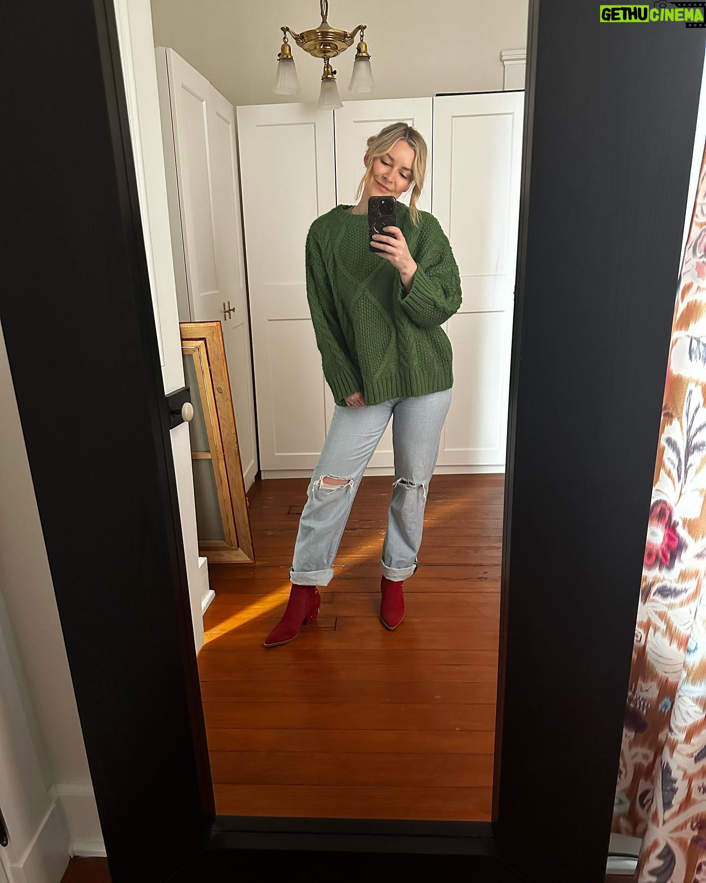 Renee Paquette Instagram - It was about time I joined the @shop.ltk crew!!! You guys know I love putting together a good fit- so why not put all the shop-able links in one place and spread the fashion love!! My shop is now live- so go follow me there!! The link is in my linktree and I’ll add it in my stories too! 💁🏼♀️✨