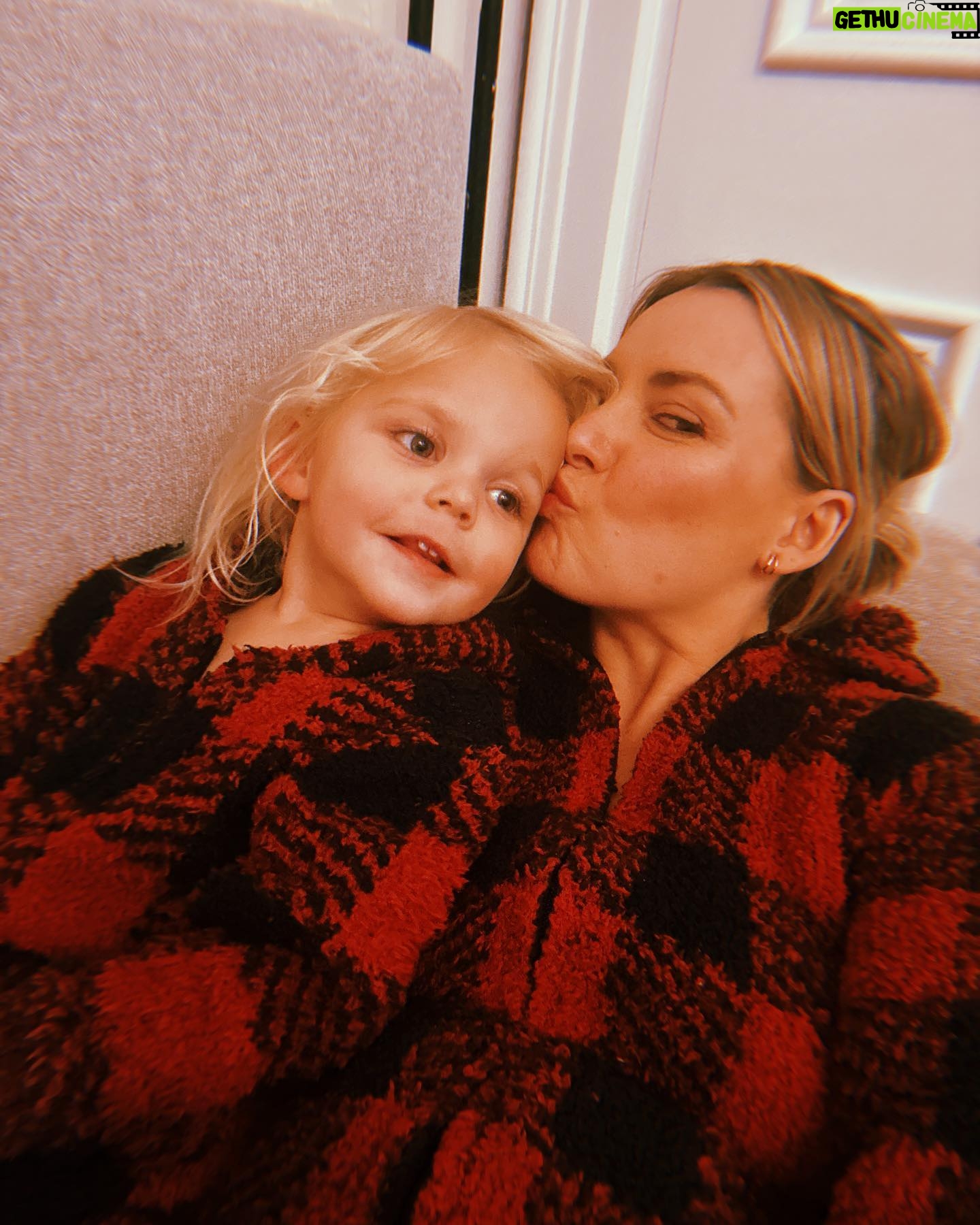 Renee Paquette Instagram - It was about time I joined the @shop.ltk crew!!! You guys know I love putting together a good fit- so why not put all the shop-able links in one place and spread the fashion love!! My shop is now live- so go follow me there!! The link is in my linktree and I’ll add it in my stories too! 💁🏼♀️✨