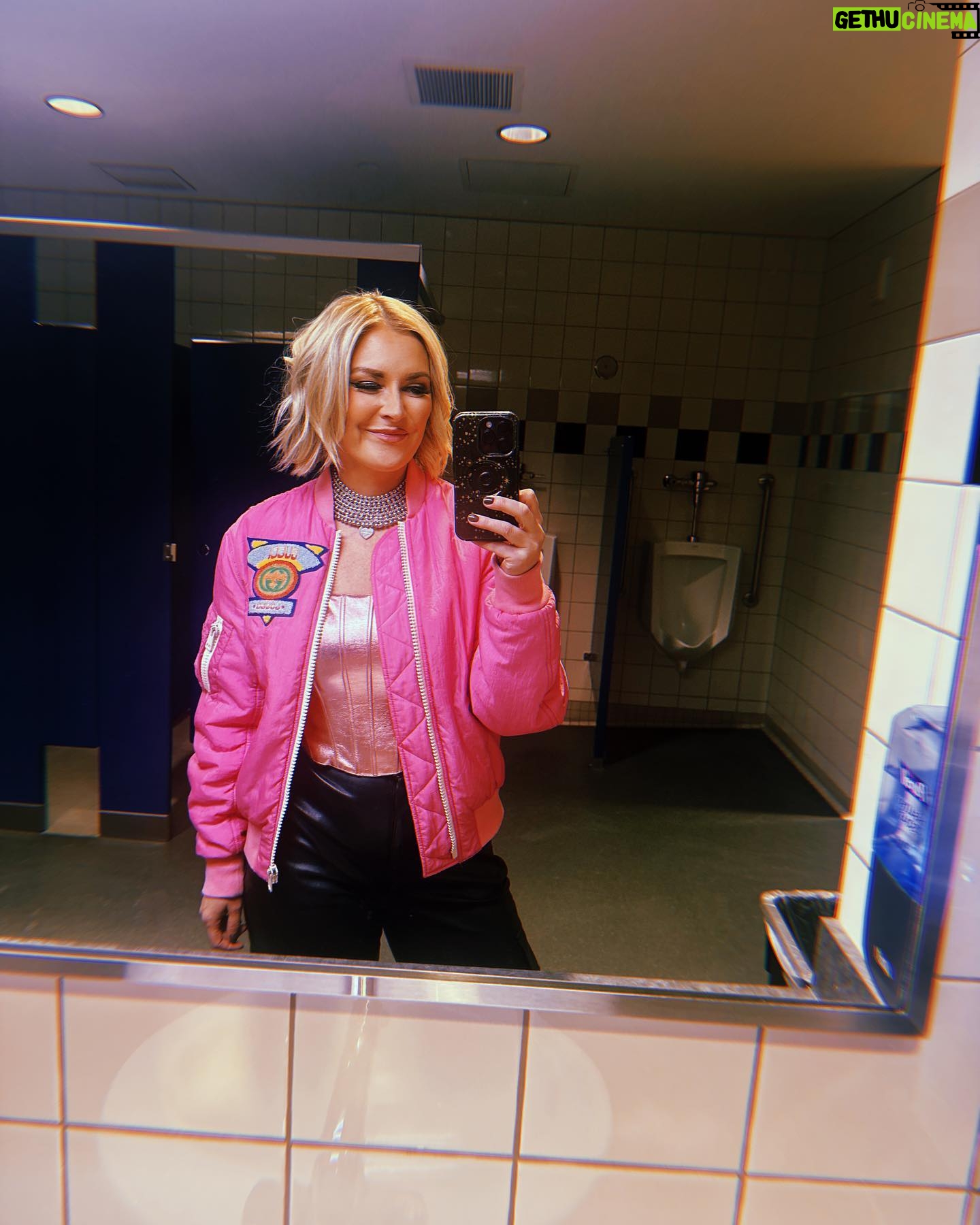 Renee Paquette Instagram - Another great show in the books, another day I forgot to take legit photos of my outfit. 🤦🏼♀️ just a girl and a set of urinals doing our best!