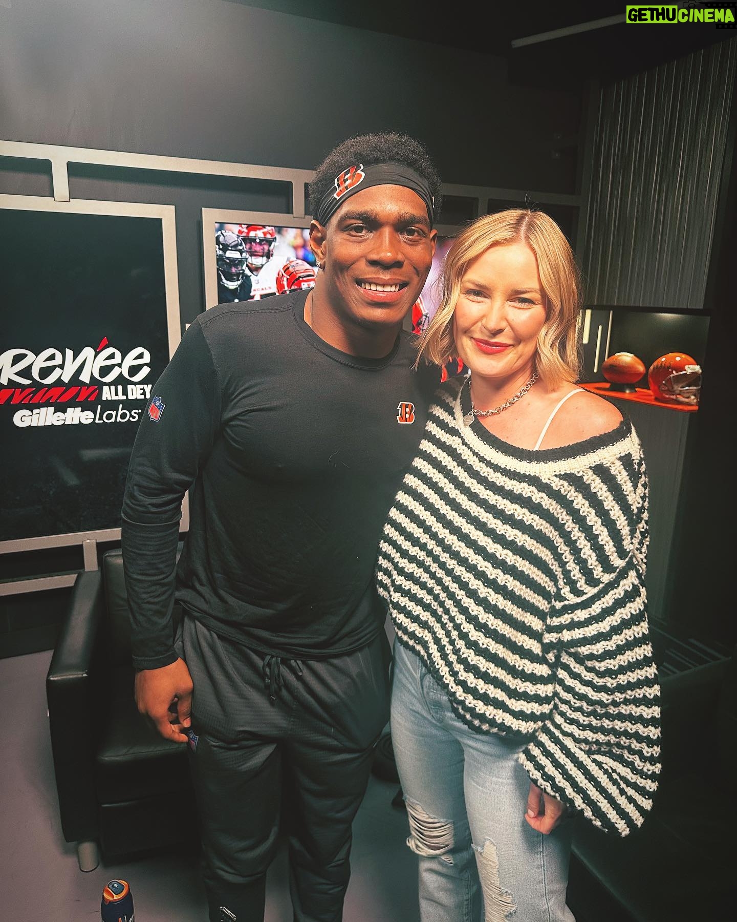 Renee Paquette Instagram - Me n CTB!!! Check the new episode of Renée All Dey! @camjuice5 talked to me about his growth from his rookie season to the locker room leader he’s become. We rate compare players to other juices (sorry @joeyb_9 😬), and discuss Cam’s forgotten career path as a standup comedian. This is a good one. Listen anywhere you get podcasts