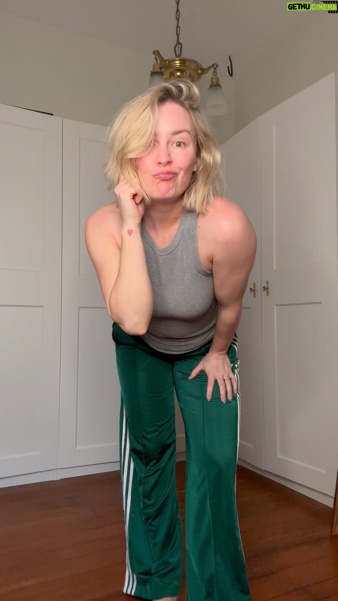 Renee Paquette Instagram - What my Tuesday nights look like before the goon squad comes to town. See you soon Worcester, MA 😘