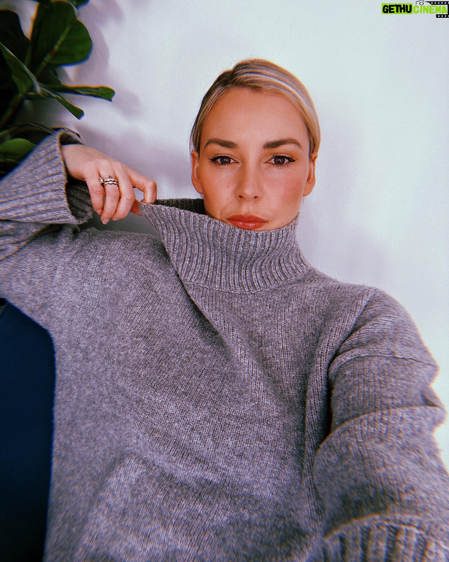 Renee Paquette Instagram - In my sweater era. 🧶