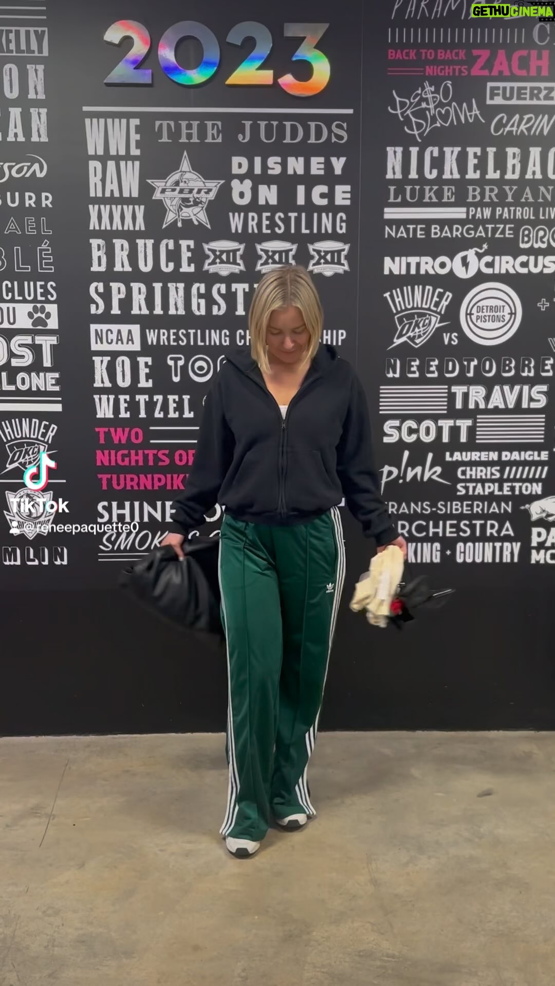 Renee Paquette Instagram - I bought too many different Valentines Day outfits so here we our a week removed and Iām still spreading the love š¹ š¹ š¹