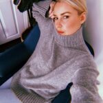 Renee Paquette Instagram - In my sweater era. 🧶